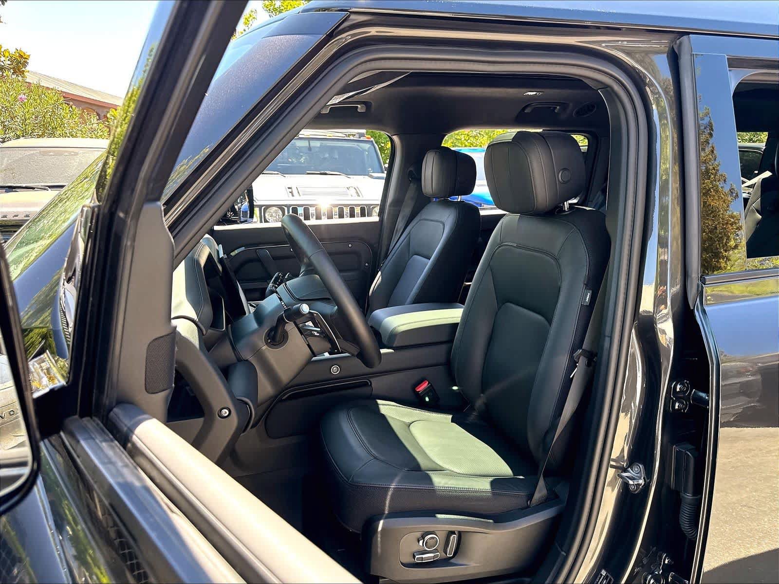 Used 2025 Land Rover Defender 130 V8 AWD/4WD image 25