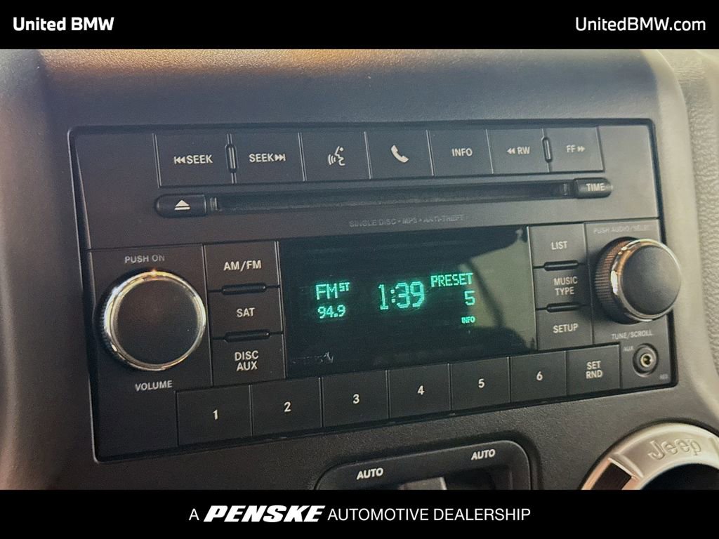 Used 2015 Jeep Wrangler Unlimited Sahara w/ Connectivity Group image 8