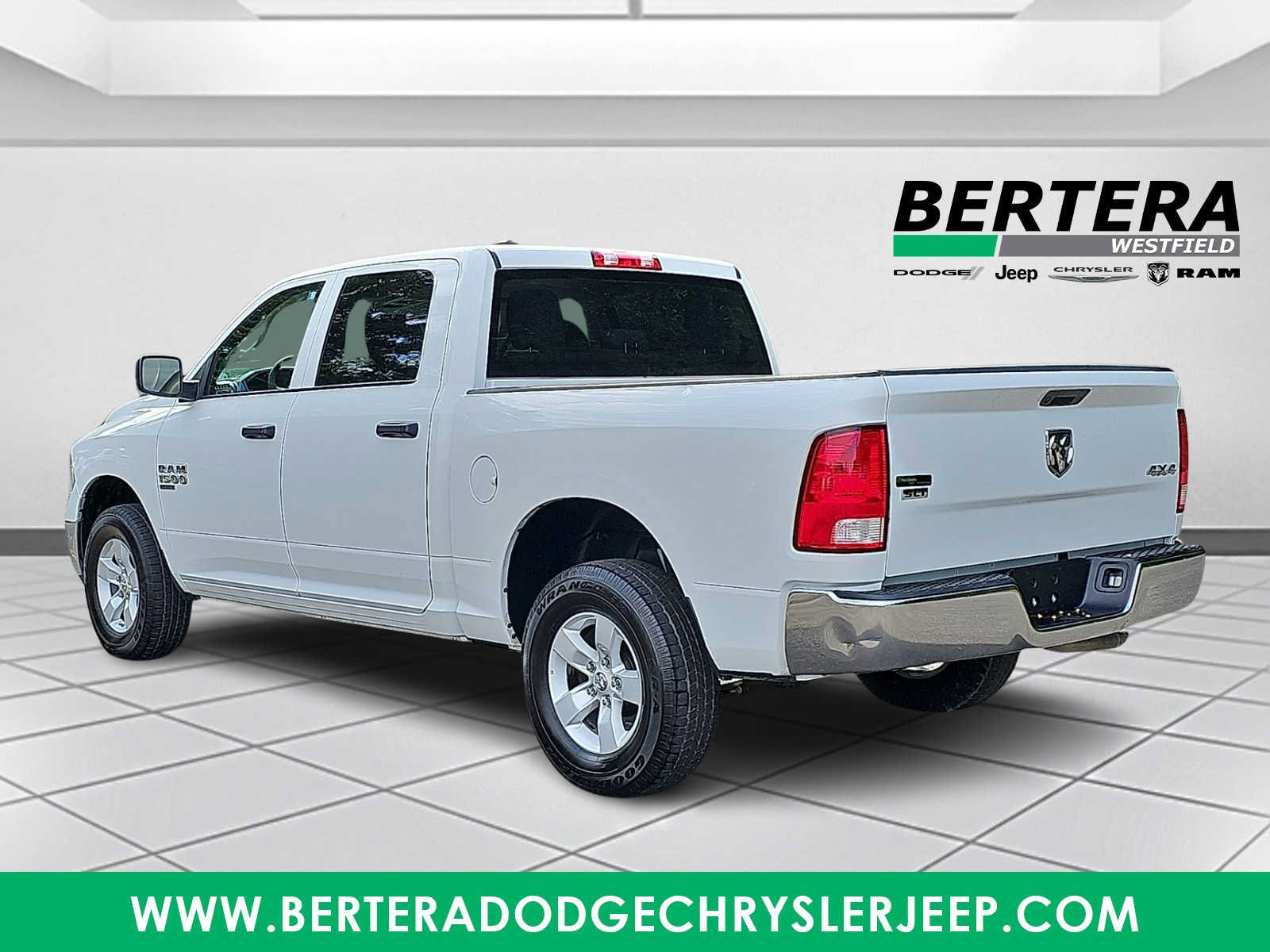 Used 2022 RAM 1500 Classic SLT AWD/4WD image 4