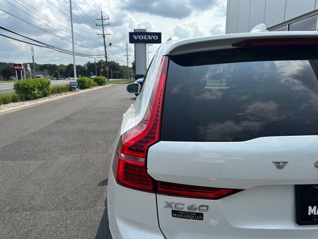 Used 2021 Volvo XC60 T5 Momentum w/ Climate Package AWD/4WD image 10