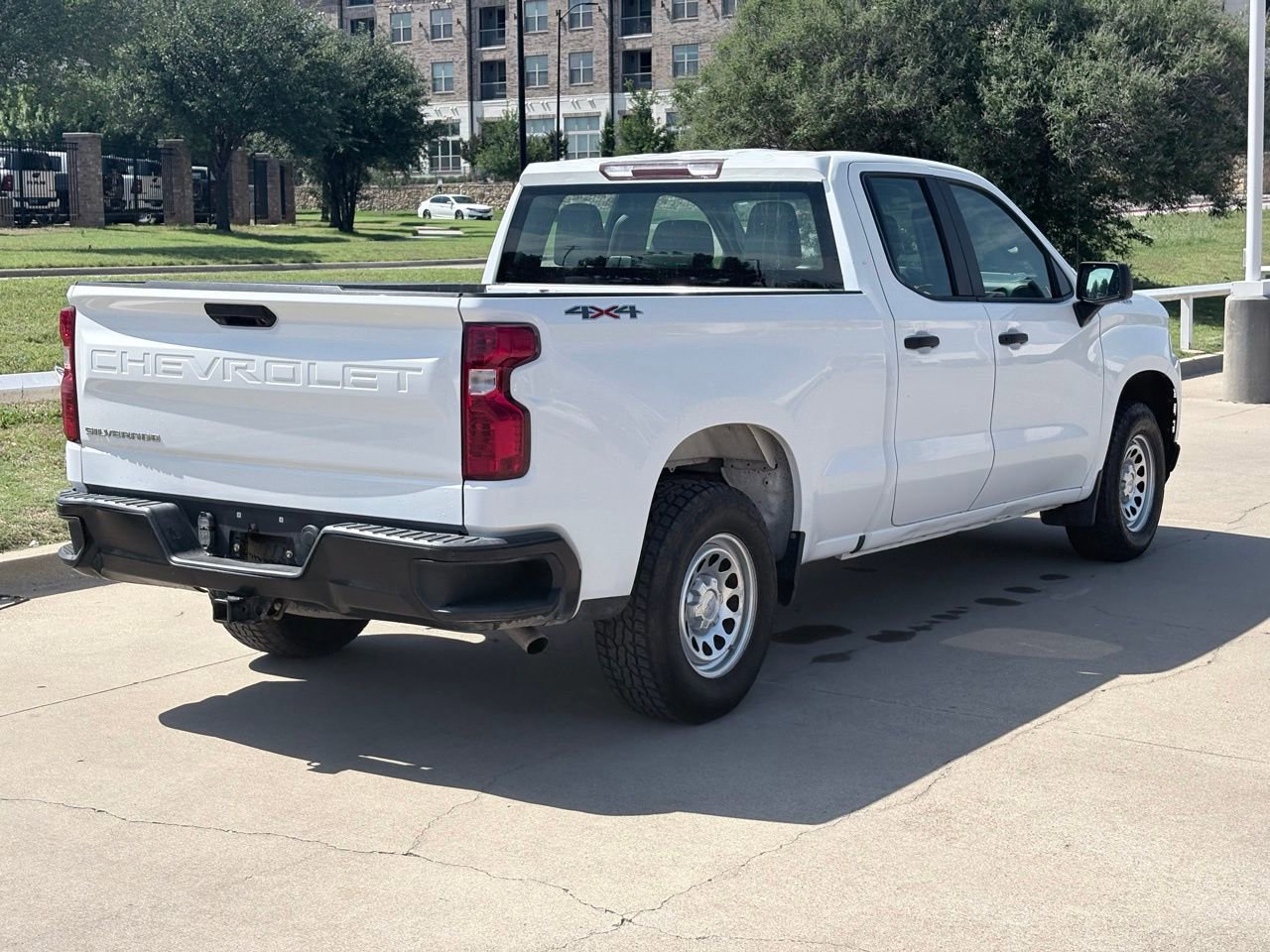 Used 2020 Chevrolet Silverado 1500 W/T w/ Trailering Package AWD/4WD image 4