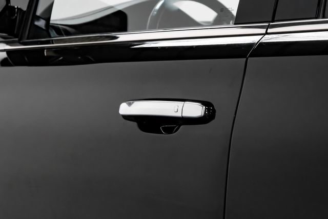 Used 2018 Cadillac Escalade Luxury image 16