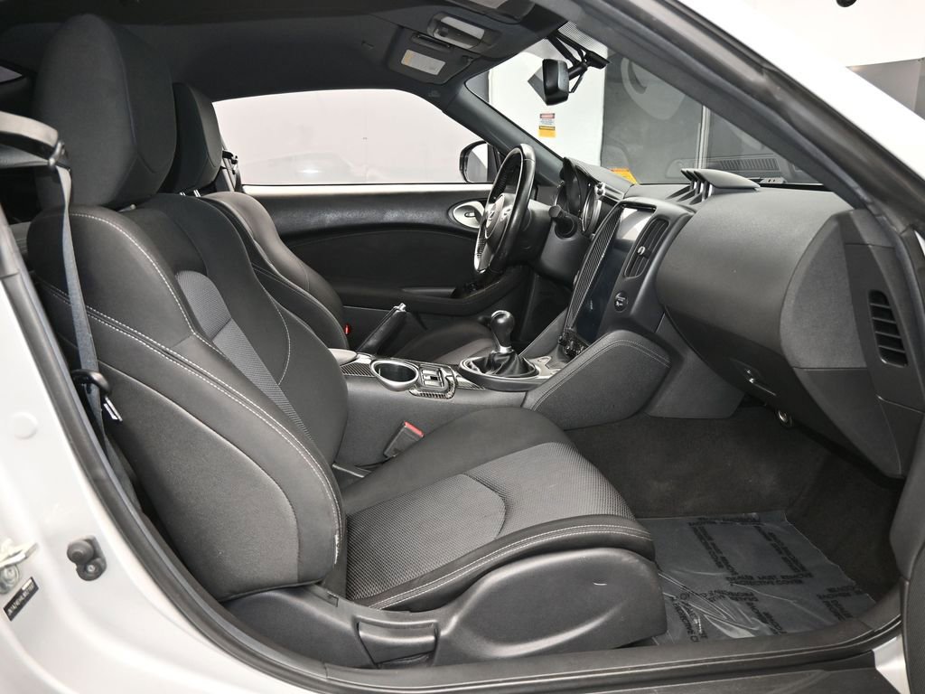 Used 2020 Nissan 370Z w/ Sport Package image 38
