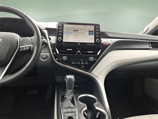Used 2022 Toyota Camry XLE image 11