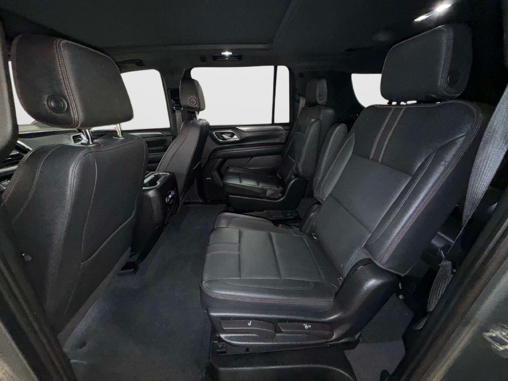 Used 2022 Chevrolet Suburban RST w/ Luxury Package RWD image 12