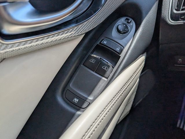 Used 2019 INFINITI Q60 Red Sport 400 AWD/4WD image 17