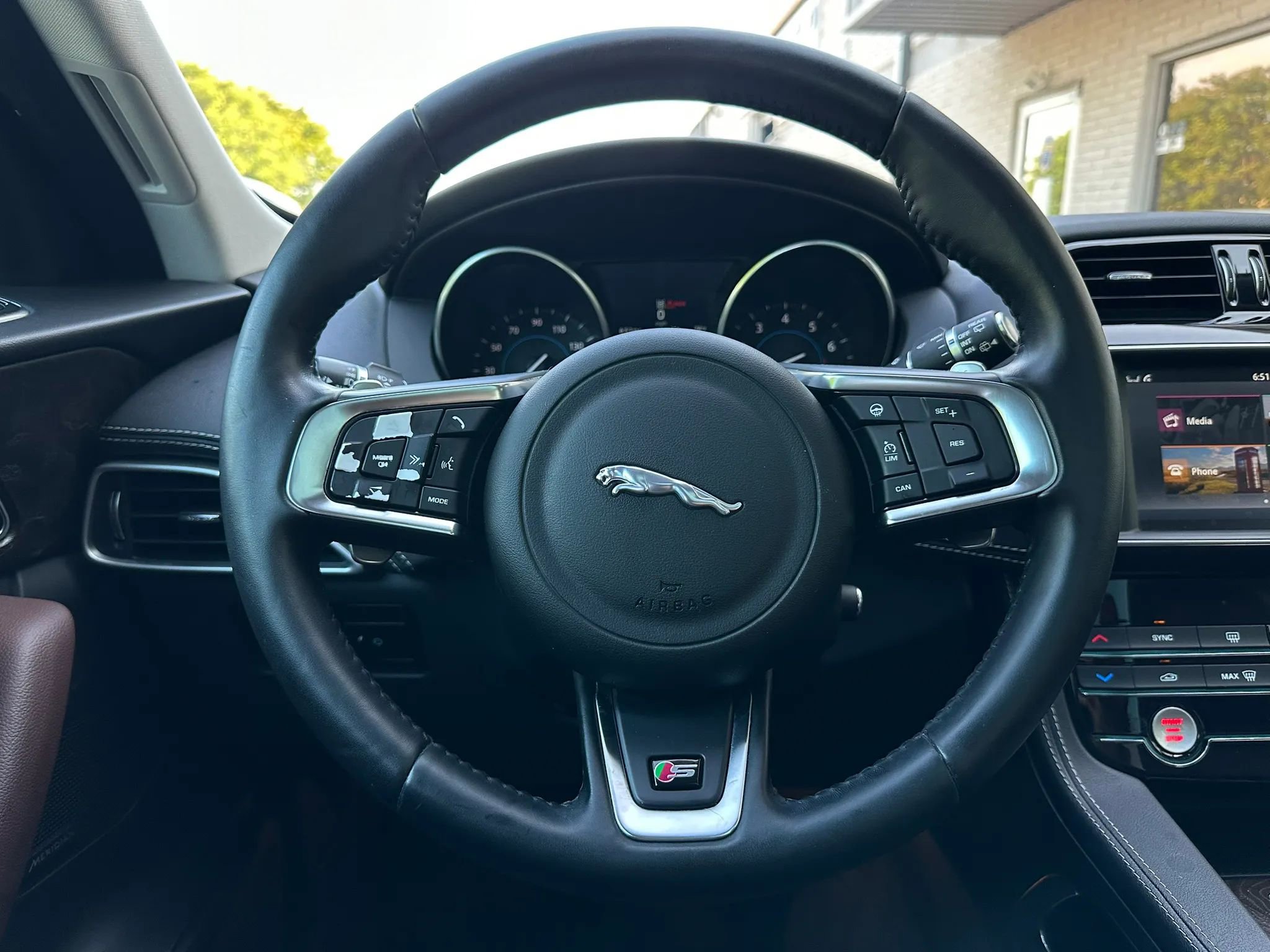 Used 2017 Jaguar F-PACE S AWD/4WD image 28