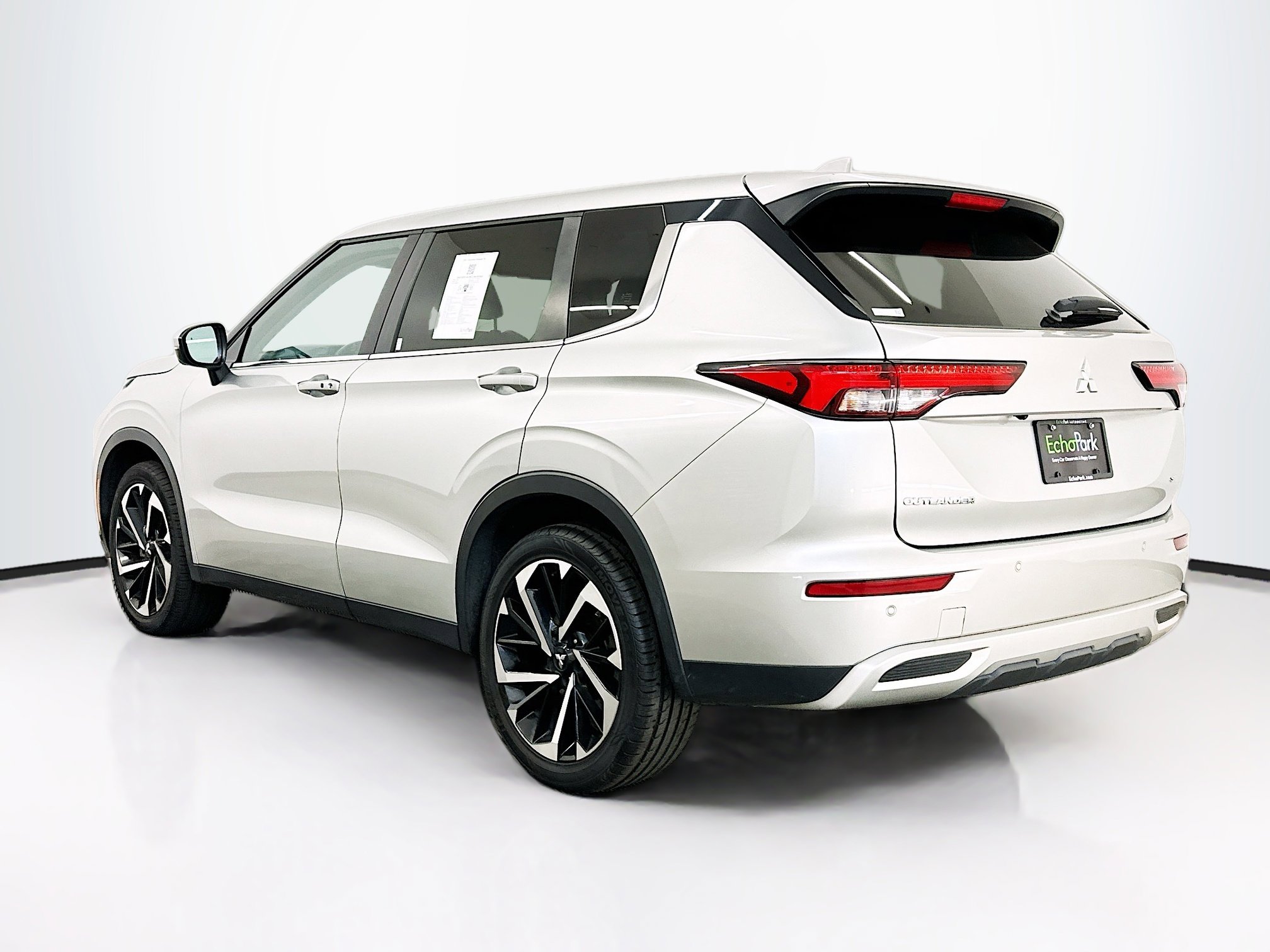 Used 2024 Mitsubishi Outlander SE image 5