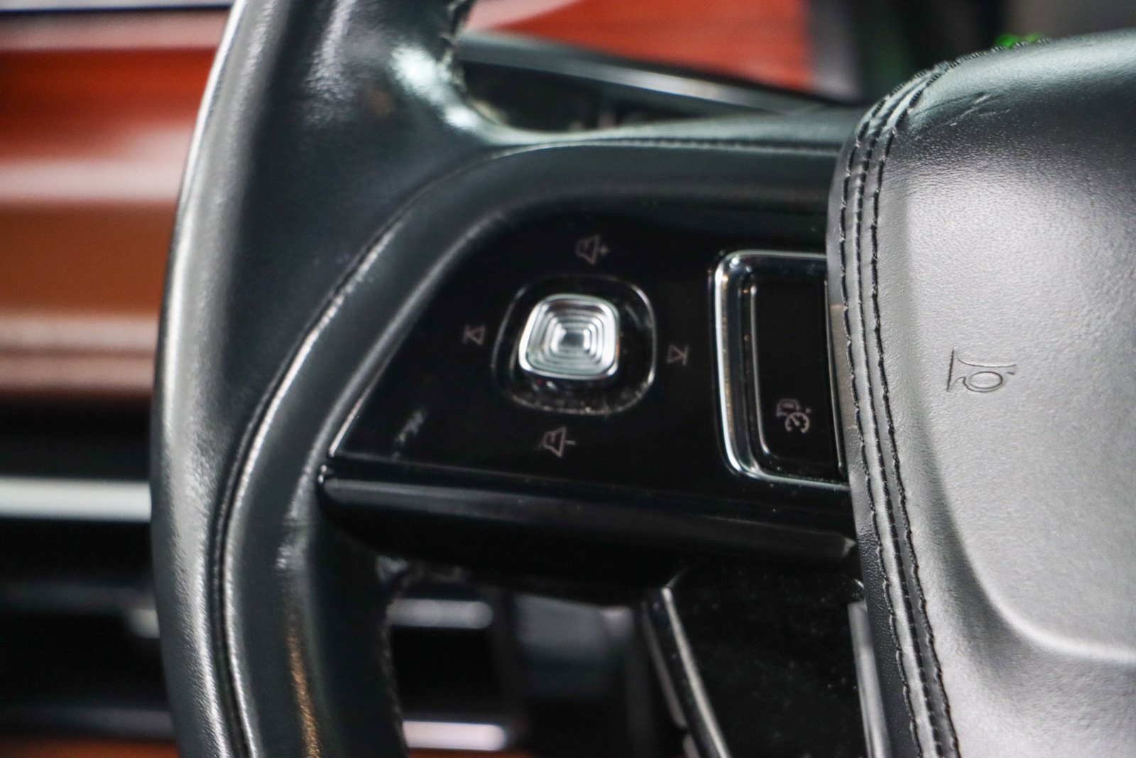 Used 2023 Lincoln Aviator Reserve w/ Equipment Group 201A image 13