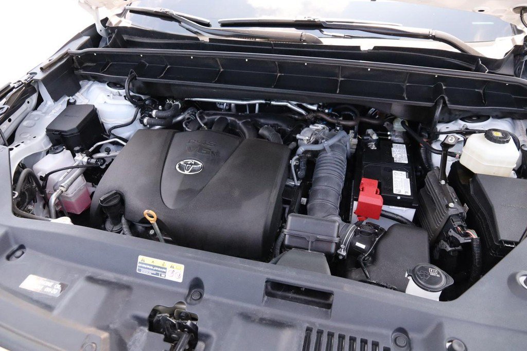 Used 2022 Toyota Highlander LE AWD/4WD image 29