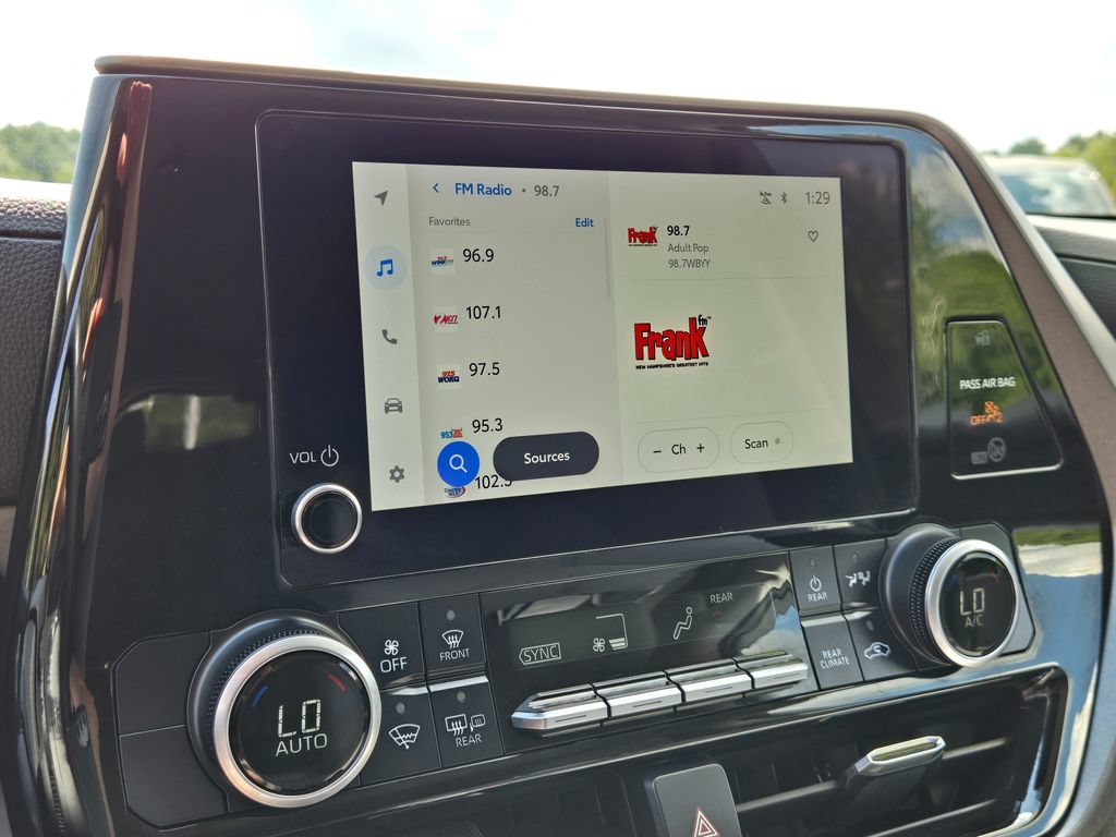 Used 2024 Toyota Highlander LE FWD image 24