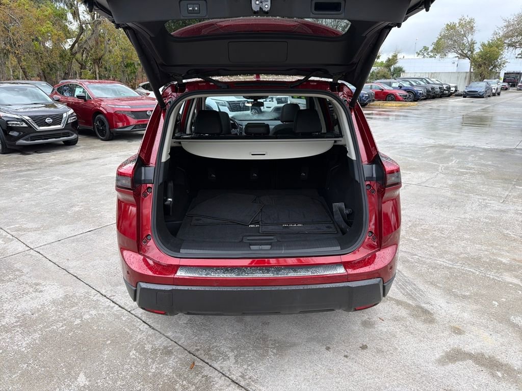 Used 2024 Nissan Rogue SV w/ SV Premium Package image 34