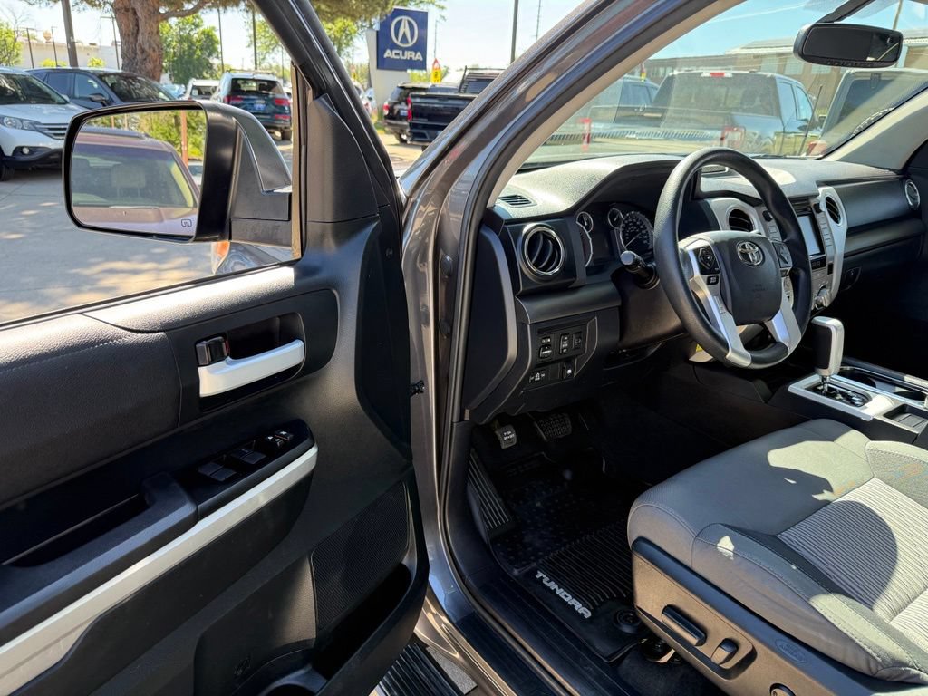 Used 2017 Toyota Tundra SR5 w/ SR5 Upgrade Package AWD/4WD image 12