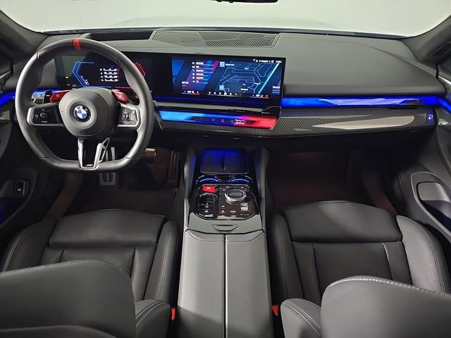 Used 2025 BMW M5 w/ Carbon Package image 27
