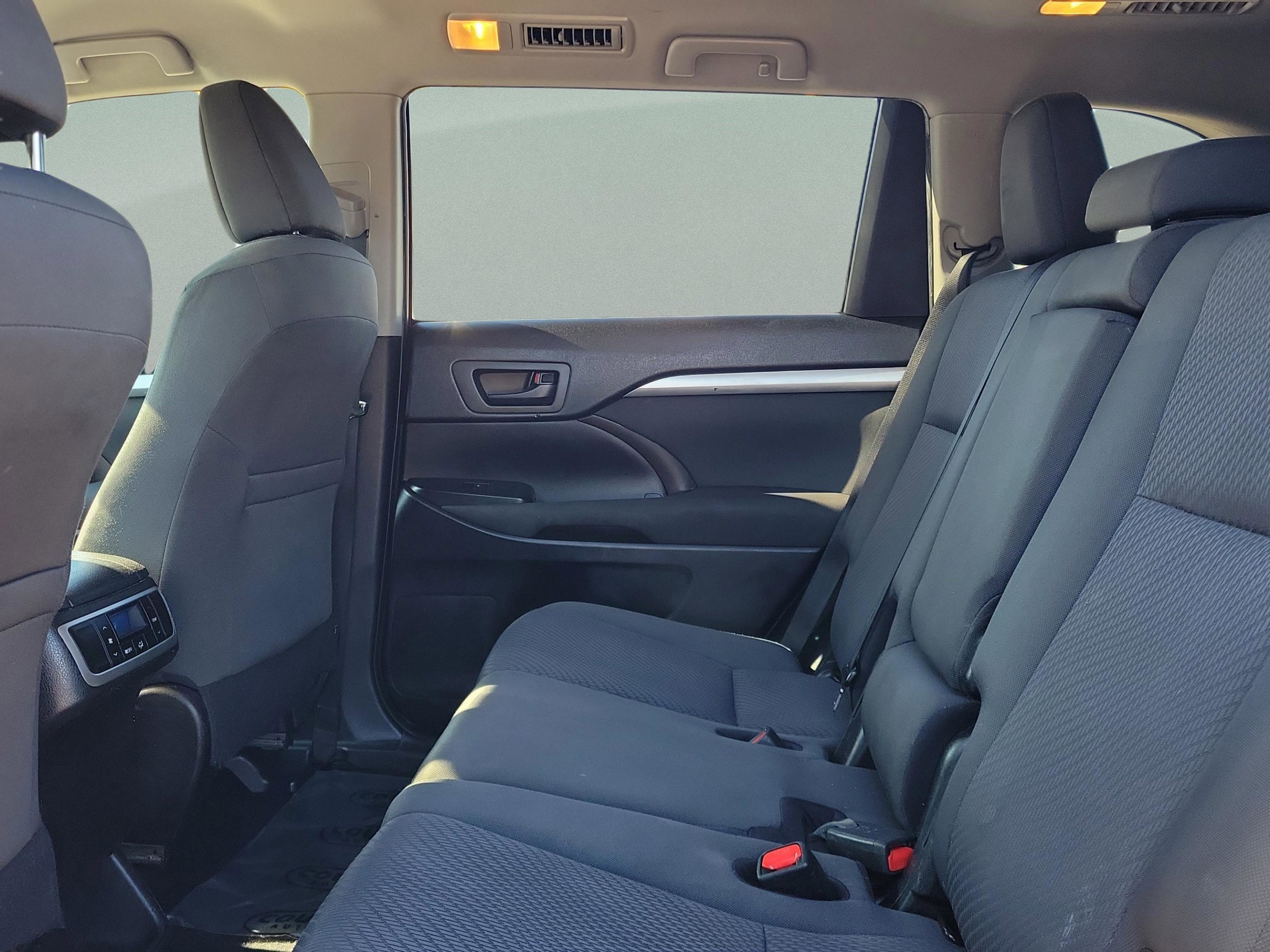 Used 2019 Toyota Highlander LE image 7