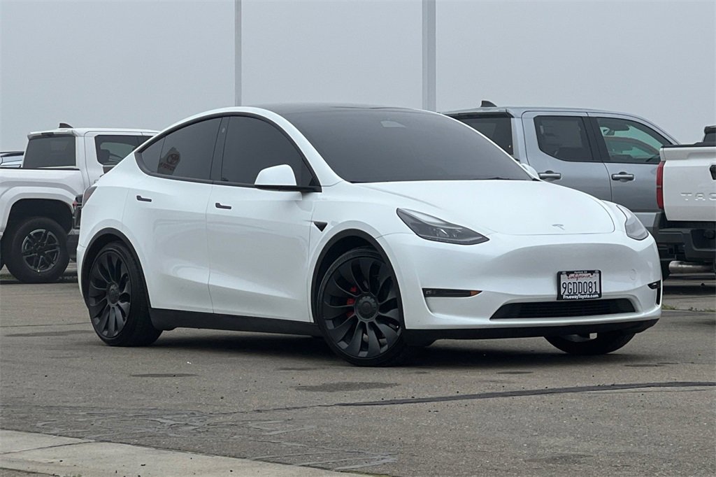 Used 2023 Tesla Model Y Performance image 2