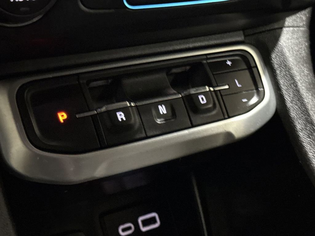 Used 2021 GMC Acadia SLE w/ Driver Convenience Package image 17