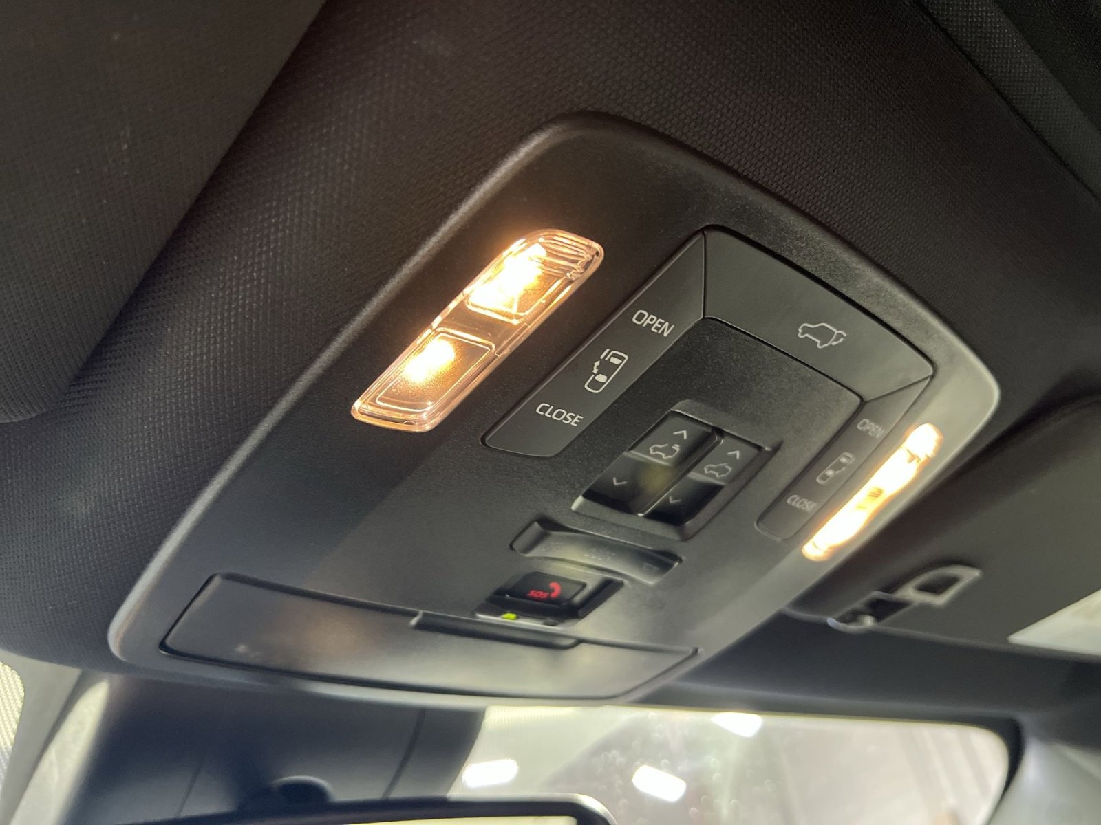 Used 2025 Toyota Sienna XSE image 35