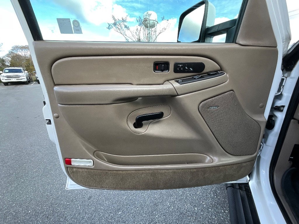 Used 2005 GMC Sierra 2500 SLT w/ Heavy-Duty Power Package image 13