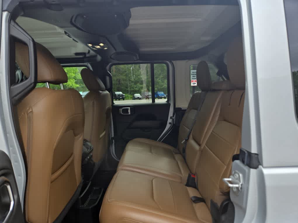 Used 2023 Jeep Wrangler Unlimited Sahara w/ Cold Weather Group AWD/4WD image 30
