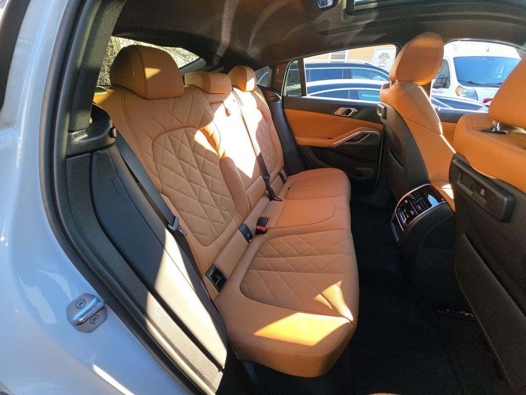 Used 2023 BMW X6 xDrive40i w/ Climate Comfort Package image 5