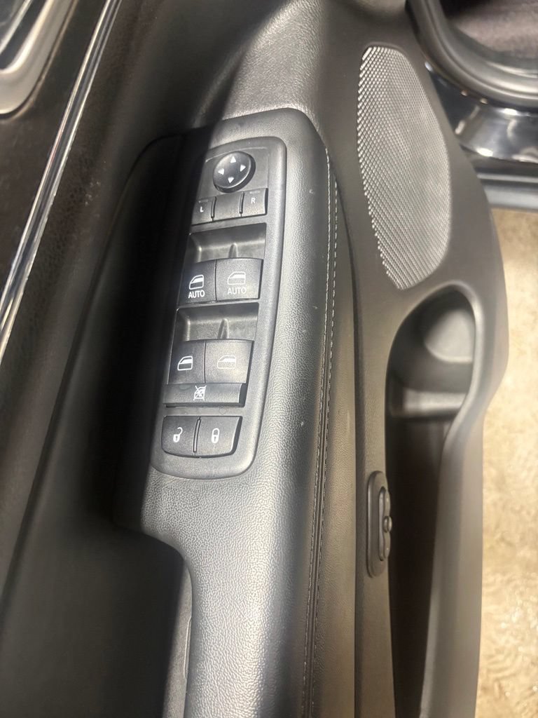 Used 2018 Jeep Grand Cherokee Limited AWD/4WD image 26