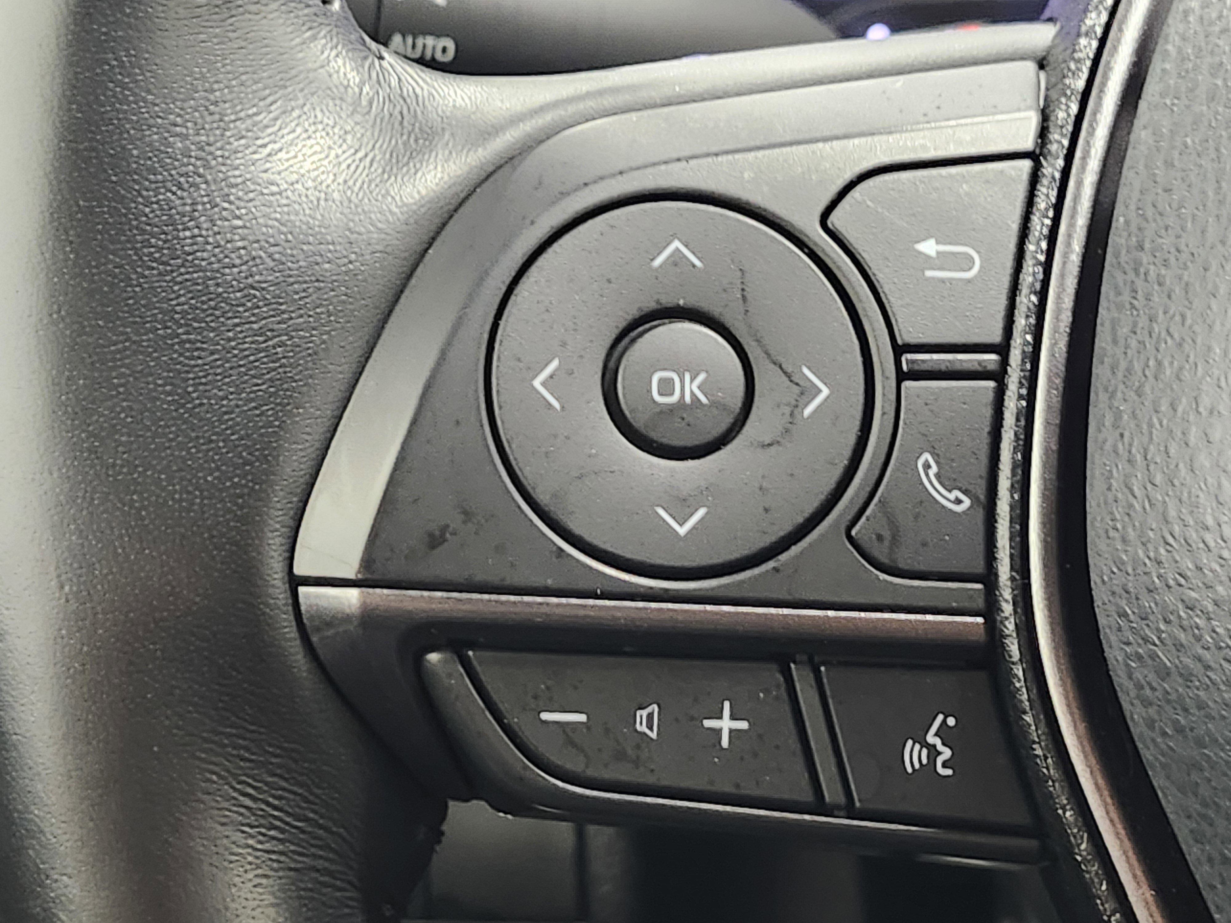 Used 2021 Toyota Camry SE image 31