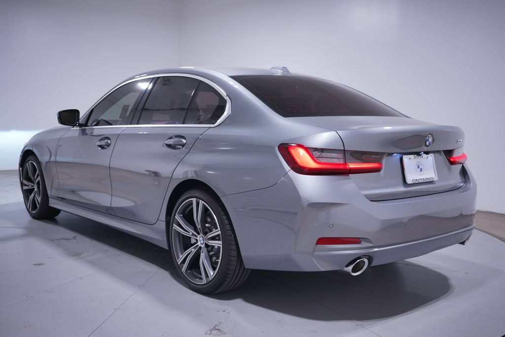 Used 2024 BMW 330i Sedan w/ Convenience Package RWD image 3