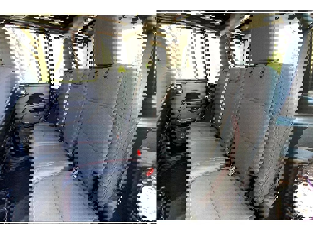 Used 2024 Jeep Wrangler Unlimited Rubicon w/ Technology Group image 26