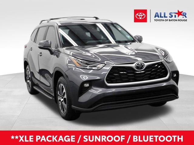 Used 2025 Toyota Highlander XLE image 1