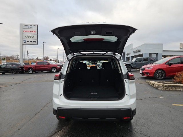 Used 2024 Nissan Rogue S image 6