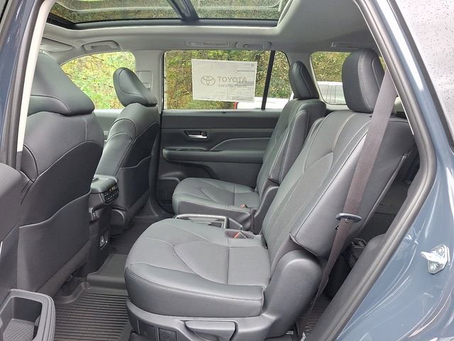 New 2026 Toyota Grand Highlander Platinum image 12