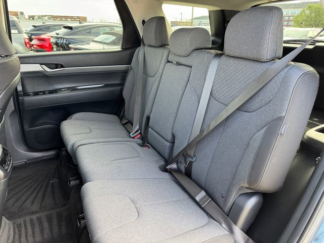 Used 2025 Hyundai Palisade SE image 16
