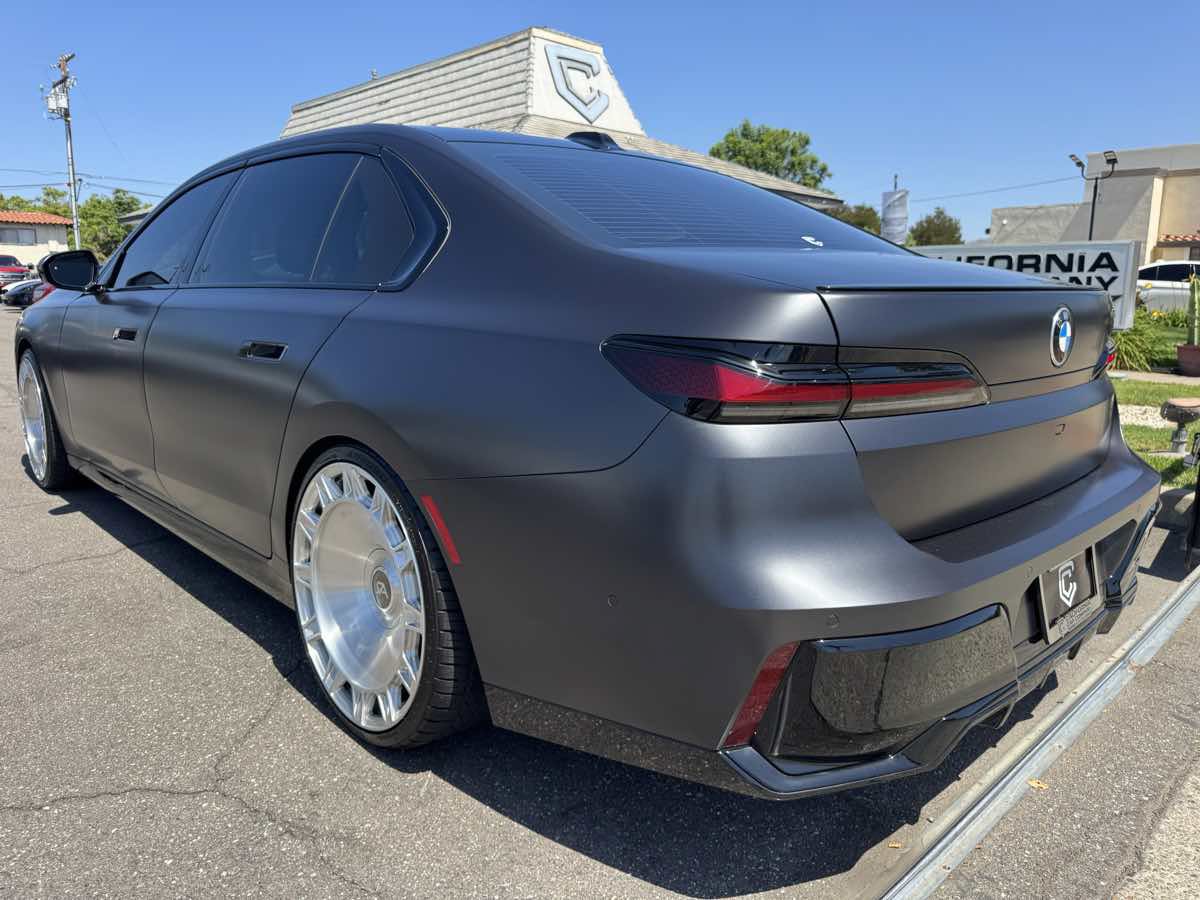 Used 2026 BMW 740i w/ Premium Package RWD image 4