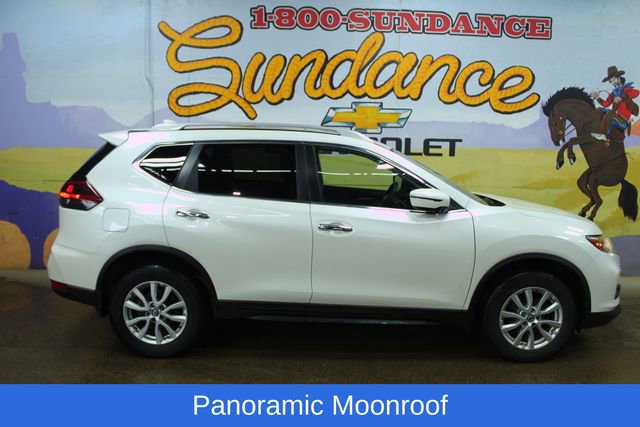 Used 2018 Nissan Rogue SV image 1