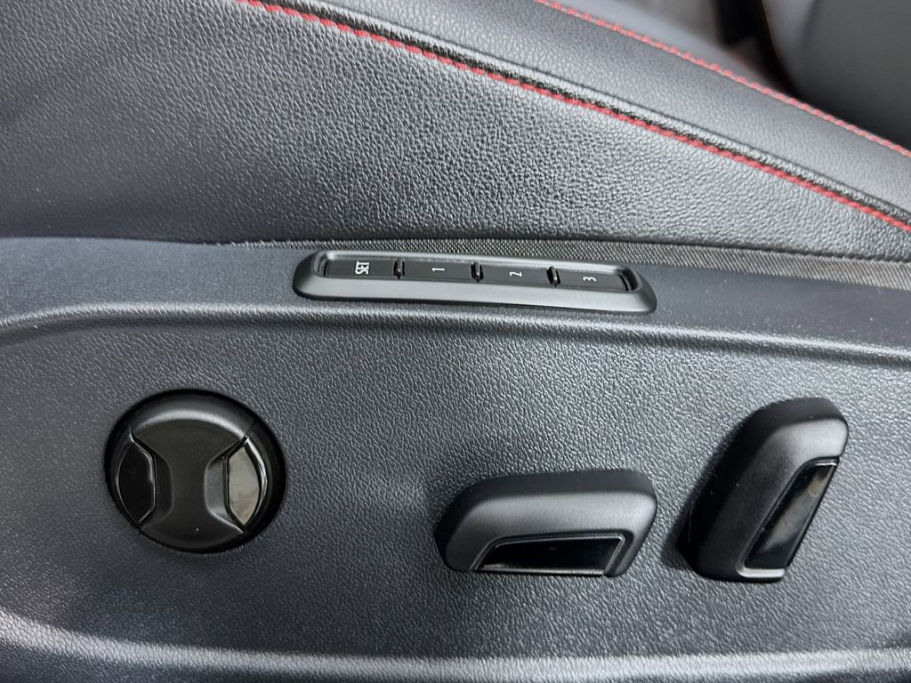Used 2025 Volkswagen Jetta GLI Autobahn FWD image 16