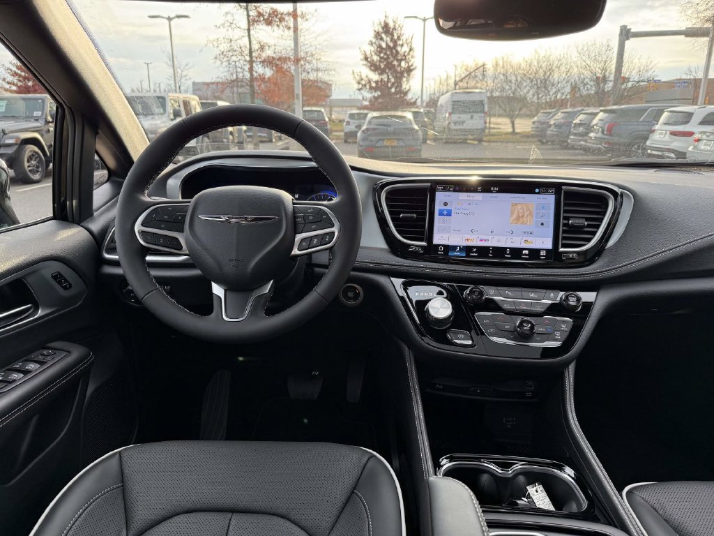New 2026 Chrysler Pacifica Limited w/ Uconnect Theater Family Group AWD/4WD image 20