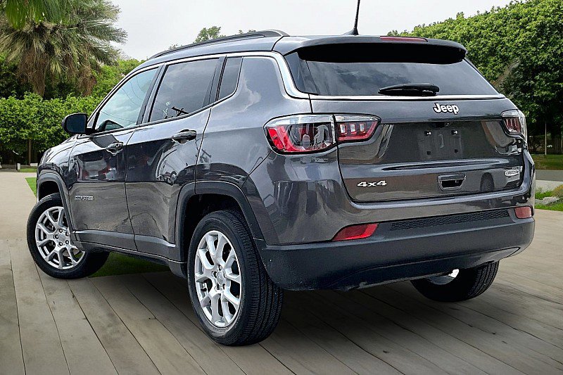 Used 2023 Jeep Compass Latitude AWD/4WD image 10