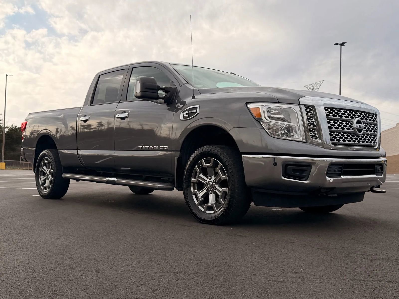 Used 2019 Nissan Titan SV w/ SV Convenience Package image 9