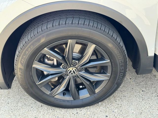 Certified 2024 Volkswagen Tiguan SE image 18