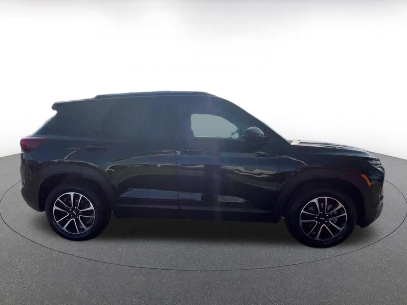 Used 2025 Chevrolet TrailBlazer LT FWD image 16