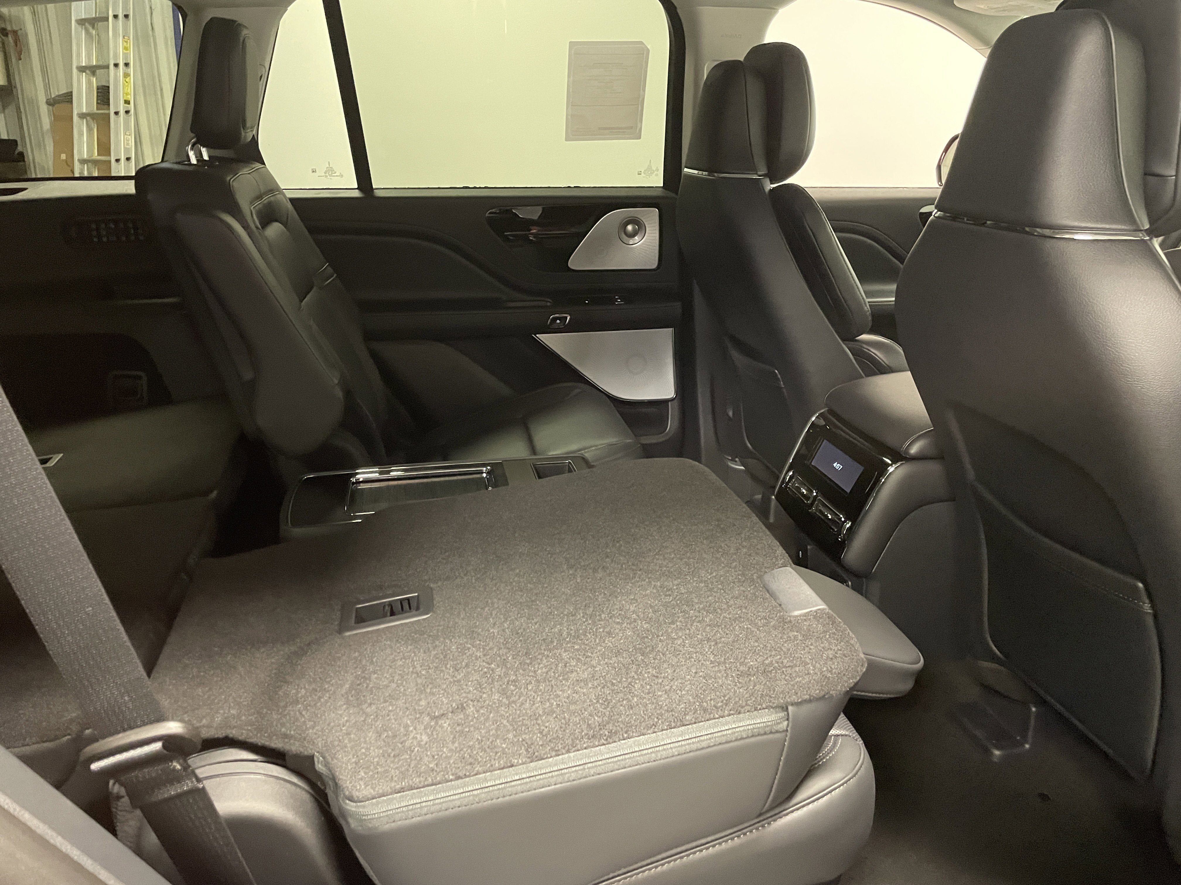 New 2025 Lincoln Aviator Reserve w/ Luxury Package image 27