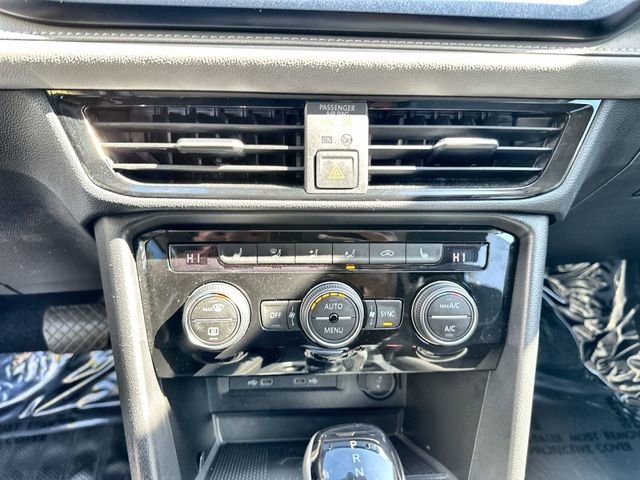 Used 2024 Volkswagen Taos SE image 17