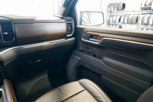 Used 2025 Chevrolet Silverado 1500 High Country w/ Midnight Edition image 11