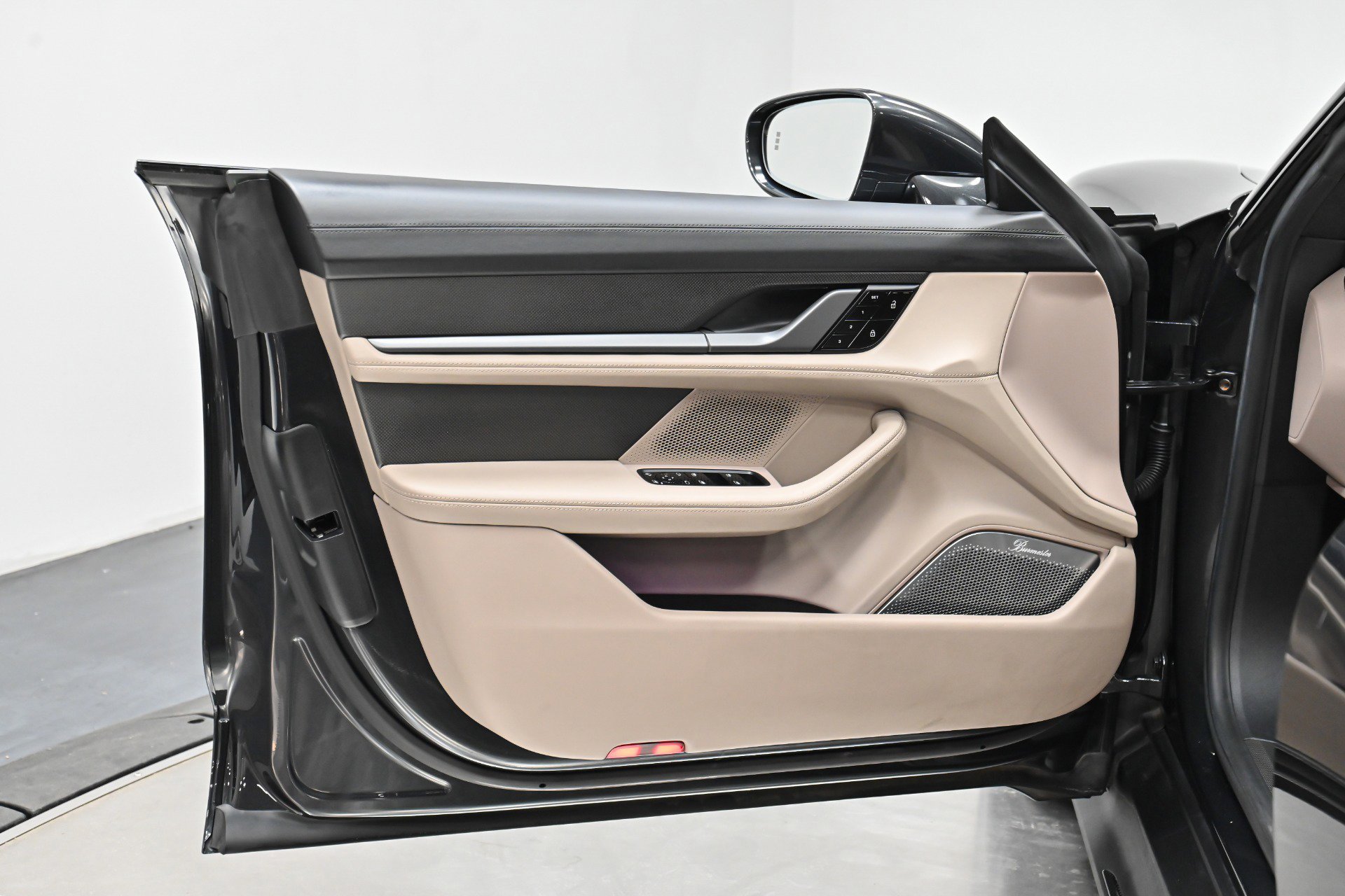 Used 2021 Porsche Taycan Turbo S image 23