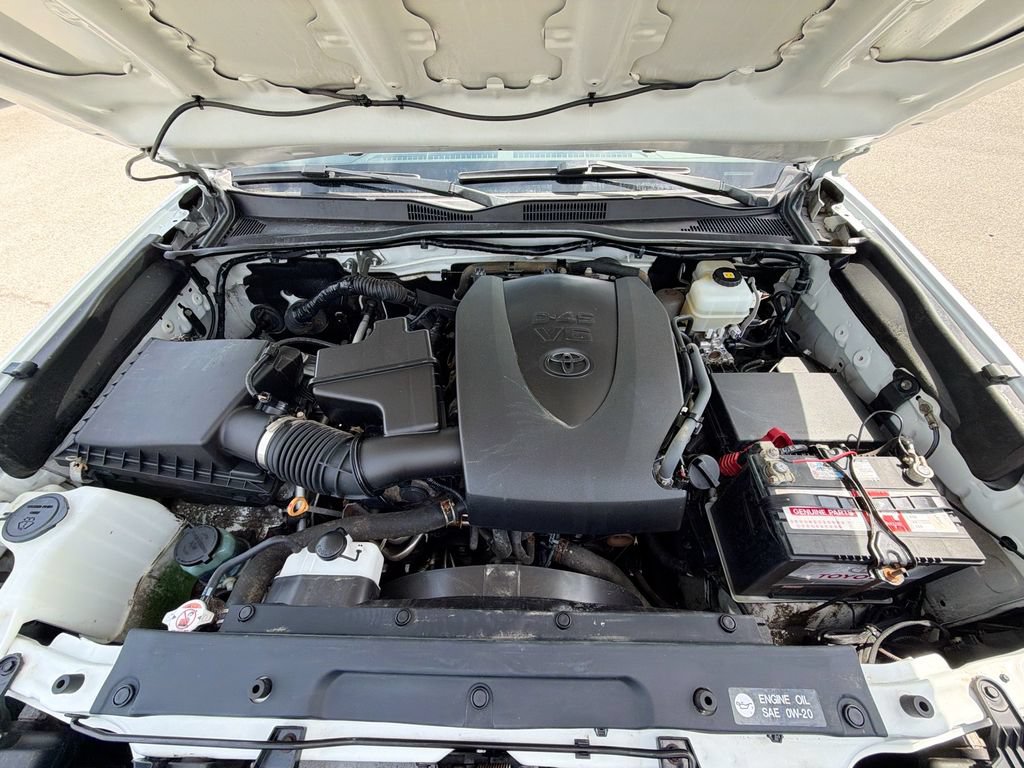 Used 2018 Toyota Tacoma TRD Off-Road AWD/4WD image 31