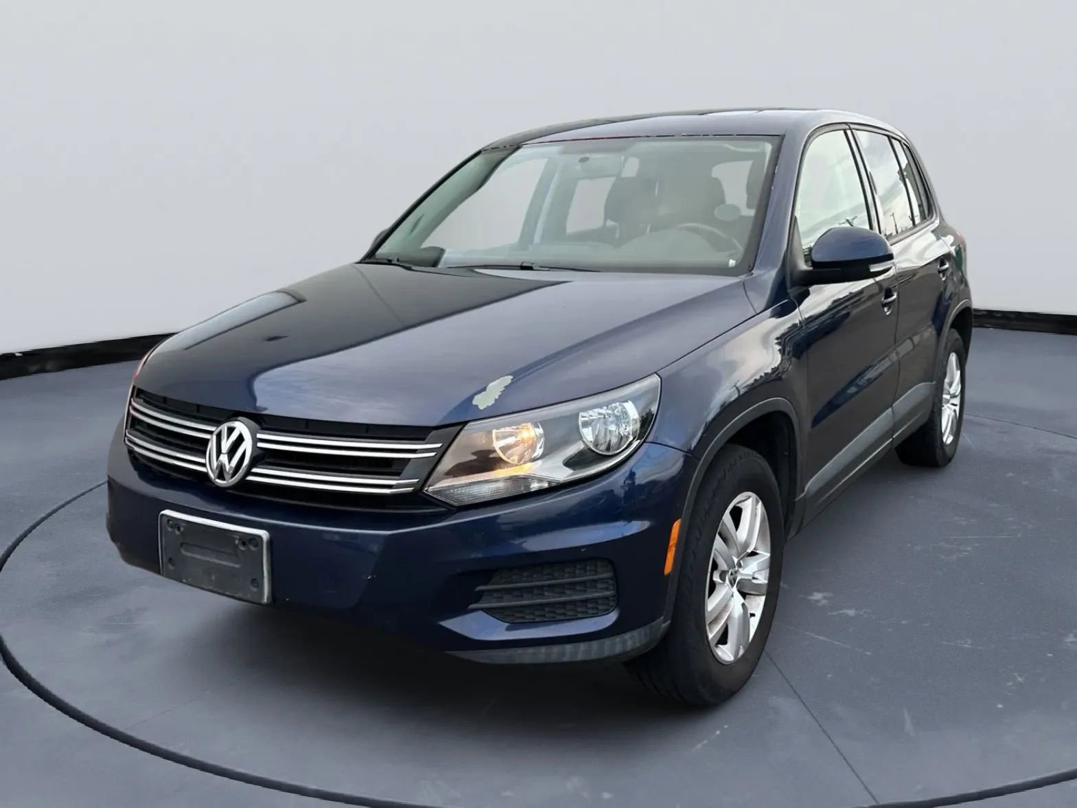 Used 2013 Volkswagen Tiguan S image 3