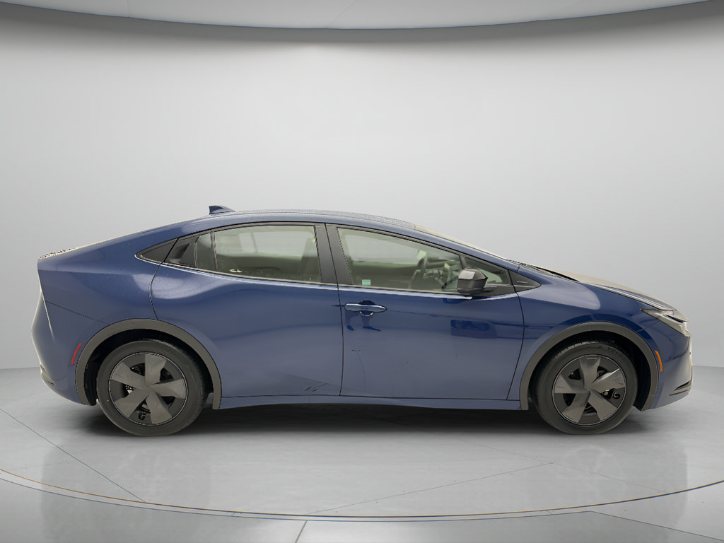 Used 2025 Toyota Prius LE FWD image 6