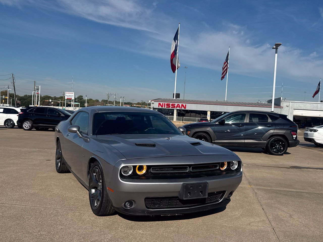 Used 2017 Dodge Challenger R/T w/ Driver Convenience Group RWD image 3