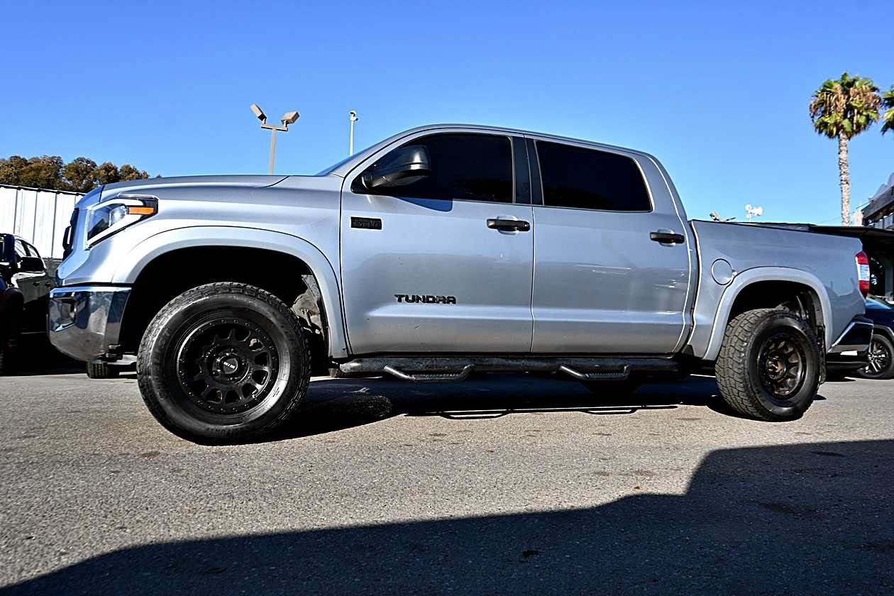 Used 2017 Toyota Tundra SR5 w/ SR5 Upgrade Package RWD image 4